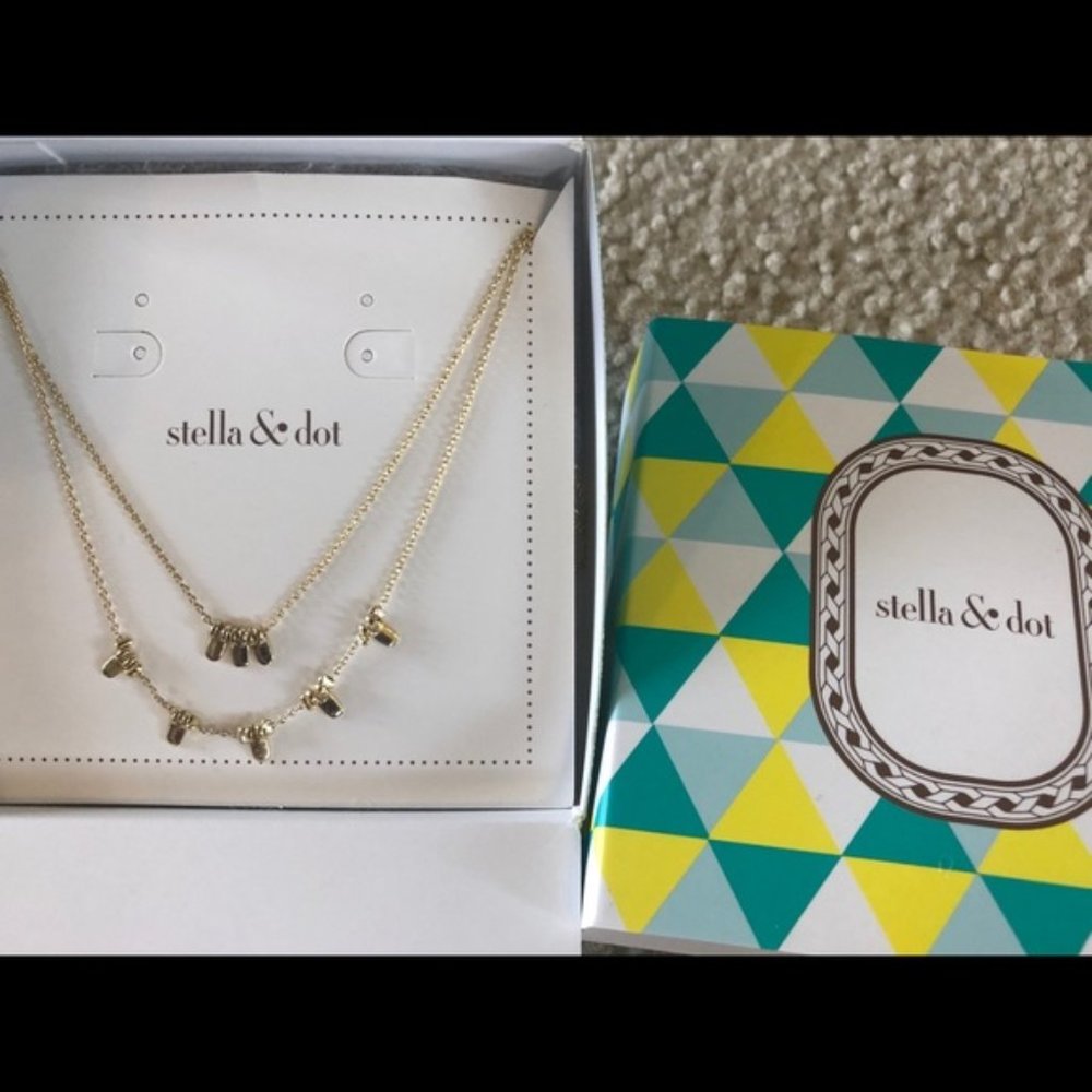 :: Stella & Dot [GOLD] Delicate Petal Necklace - Picture 14 of 14